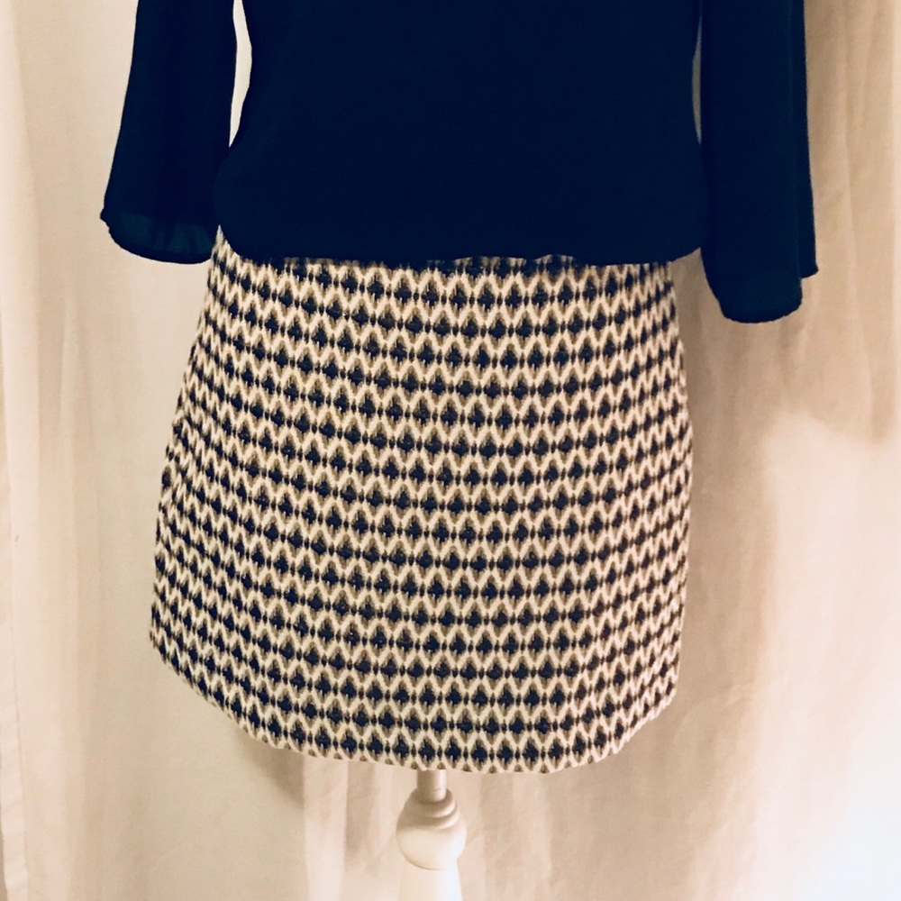 ⭐️ 3/$21 Women's LOFT Cream Black Gold Mini Skirt